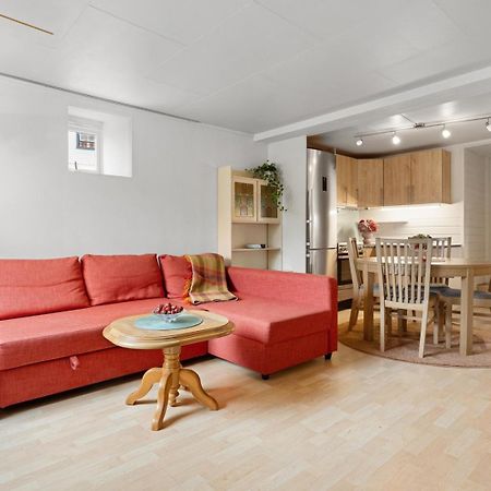 Room In Cozy Apartment 7 Min Walk From The City Center Tromsø Kültér fotó