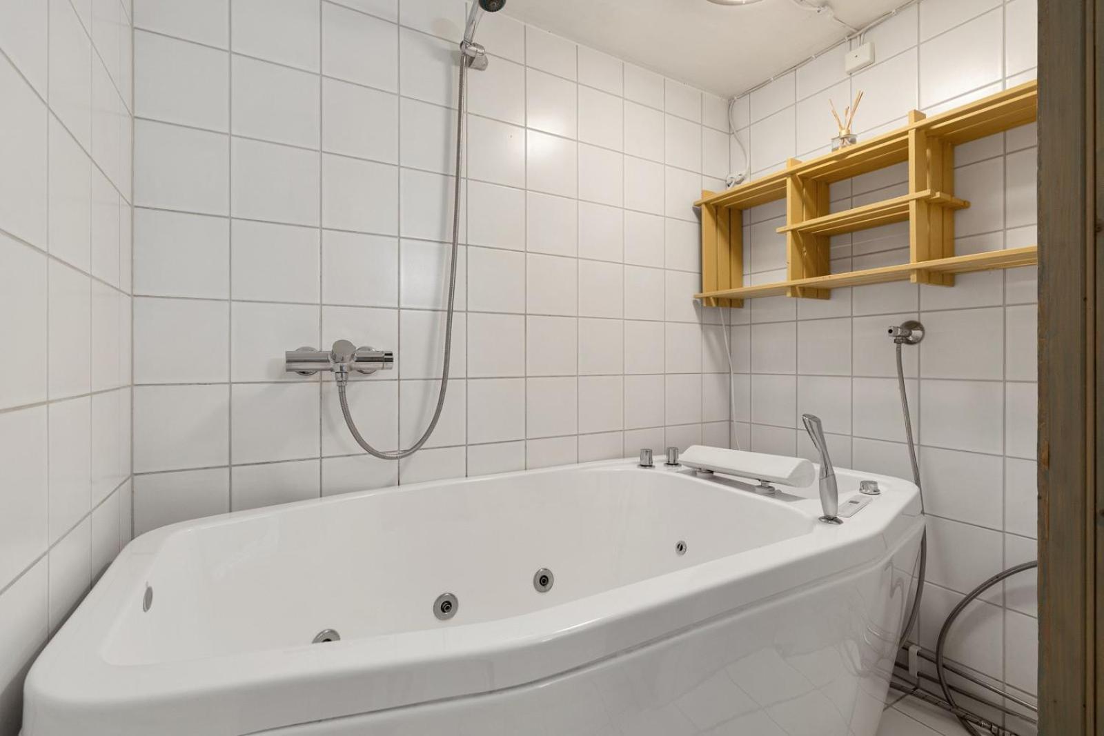 Room In Cozy Apartment 7 Min Walk From The City Center Tromsø Kültér fotó
